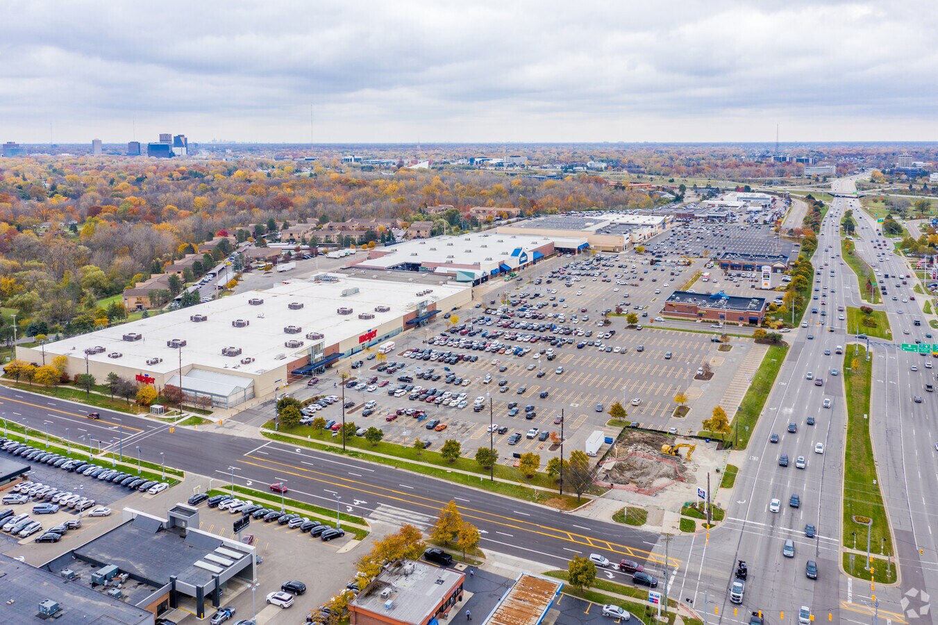 2830028800 Telegraph Rd, Southfield, MI 48034