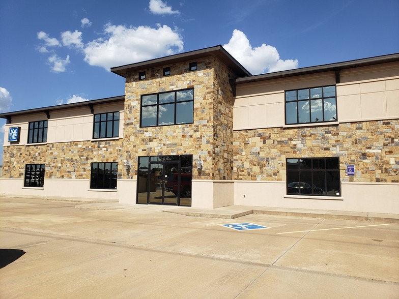 22 SW D Ave, Lawton, OK for lease - Building Photo - Image 1 of 17