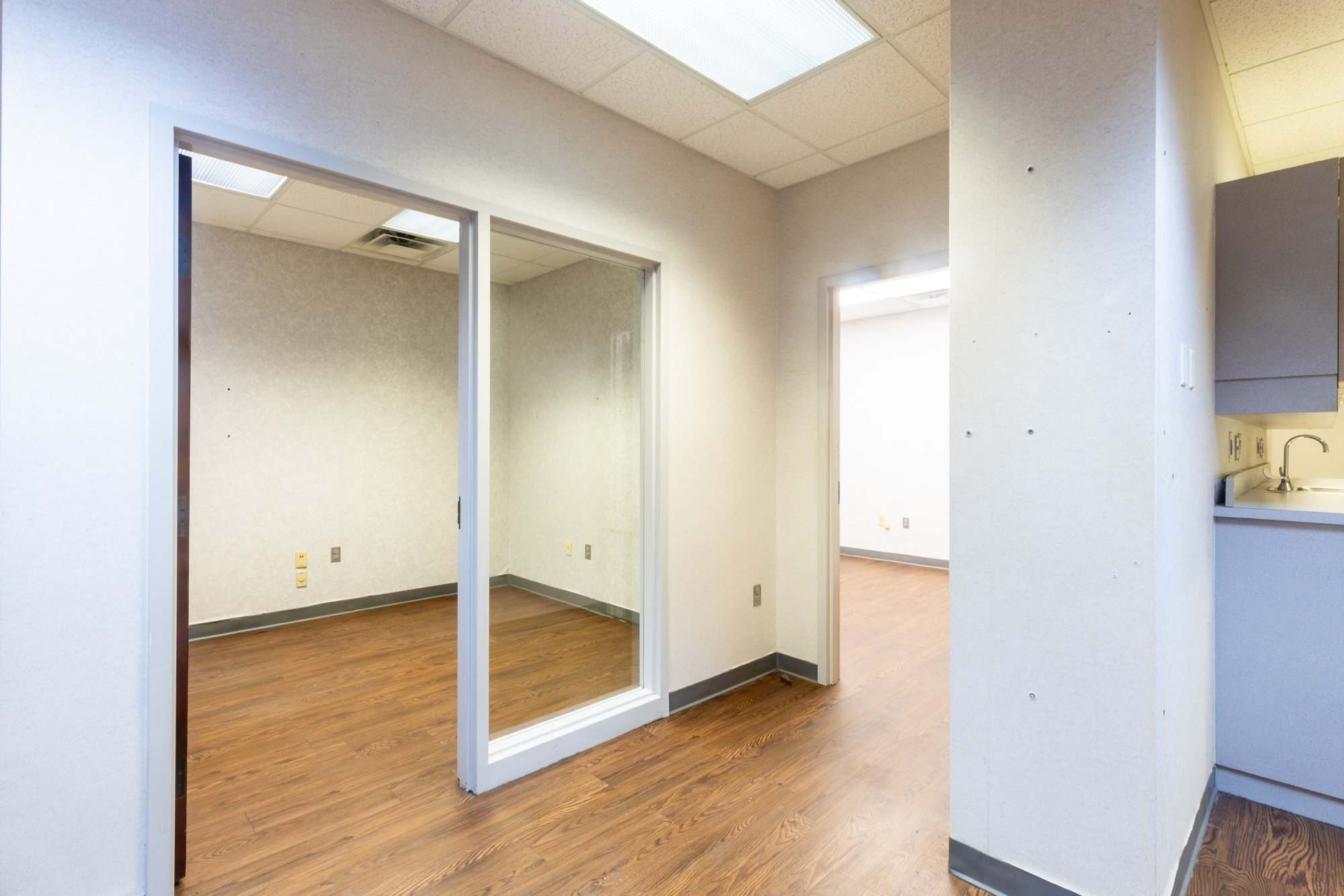 Suite H Interior Photo 8