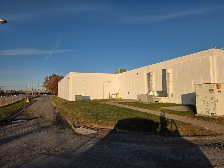 300 Airport Rd, Ames, IA for lease - Building Photo - Image 3 of 36