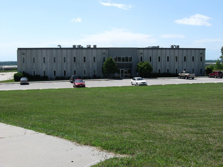 1421 Kingbird Rd, Lincoln, NE 68521