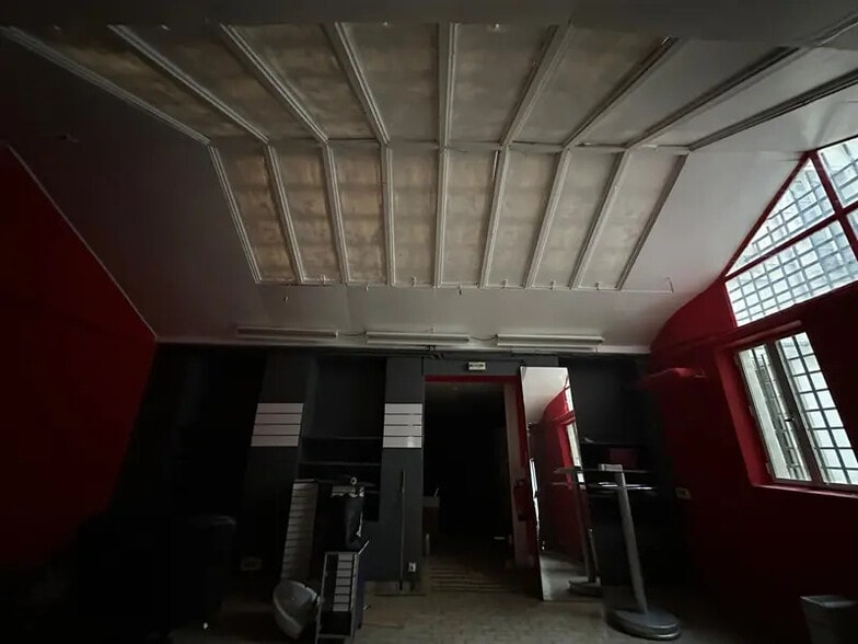 Retail in Lyon for sale - Interior Photo - Image 2 of 4