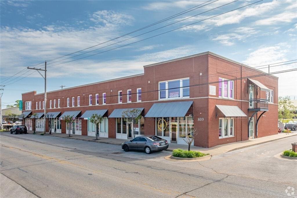 809 SW A St, Bentonville, AR for lease Interior Photo- Image 1 of 9