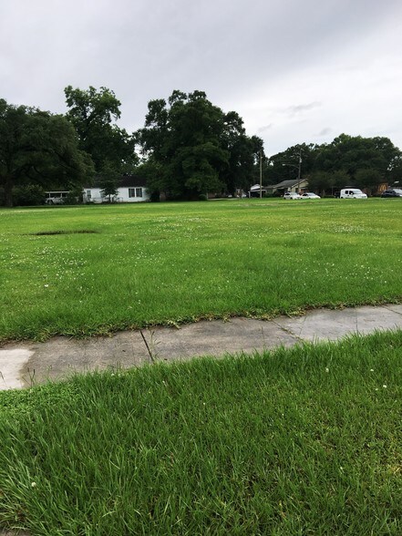 Common St & College St, Lake Charles, LA for sale - Building Photo - Image 1 of 1