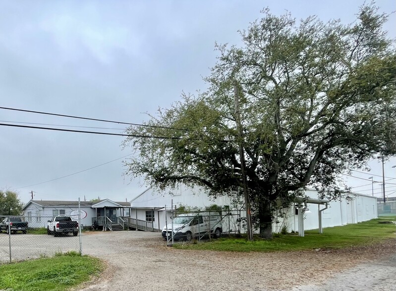 601 Lily St, Corpus Christi, TX for lease - Building Photo - Image 1 of 5