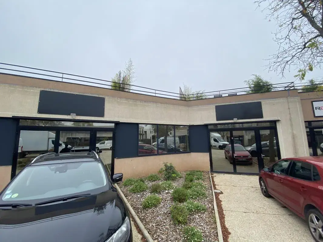 Flex in Massy for lease Building Photo- Image 1 of 8