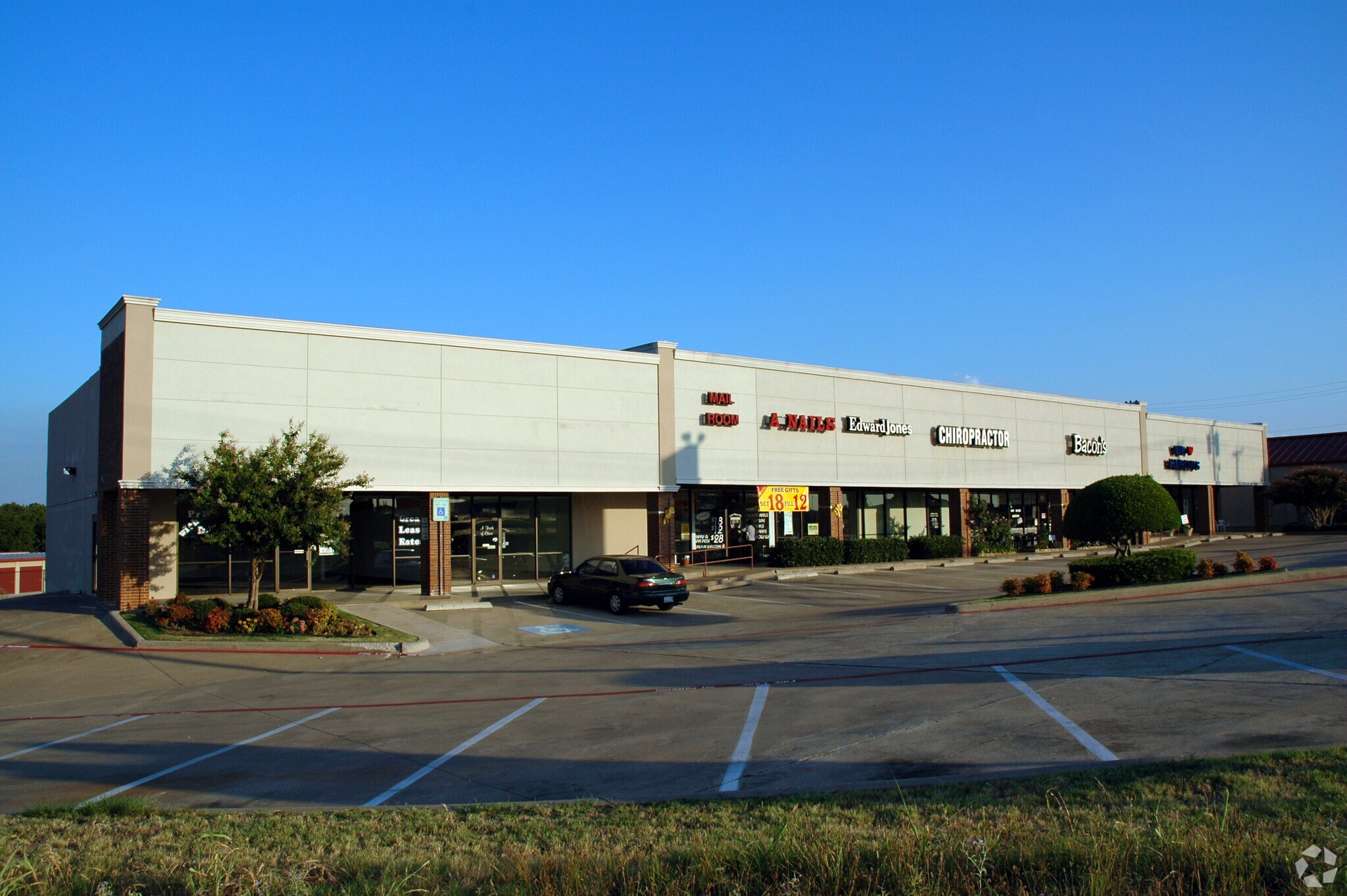 725737 Grapevine Hwy, Hurst, TX 76054 Mayflower Place Shopping
