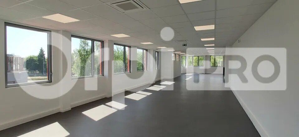 Flex in Villebon-sur-Yvette for lease - Interior Photo - Image 3 of 4