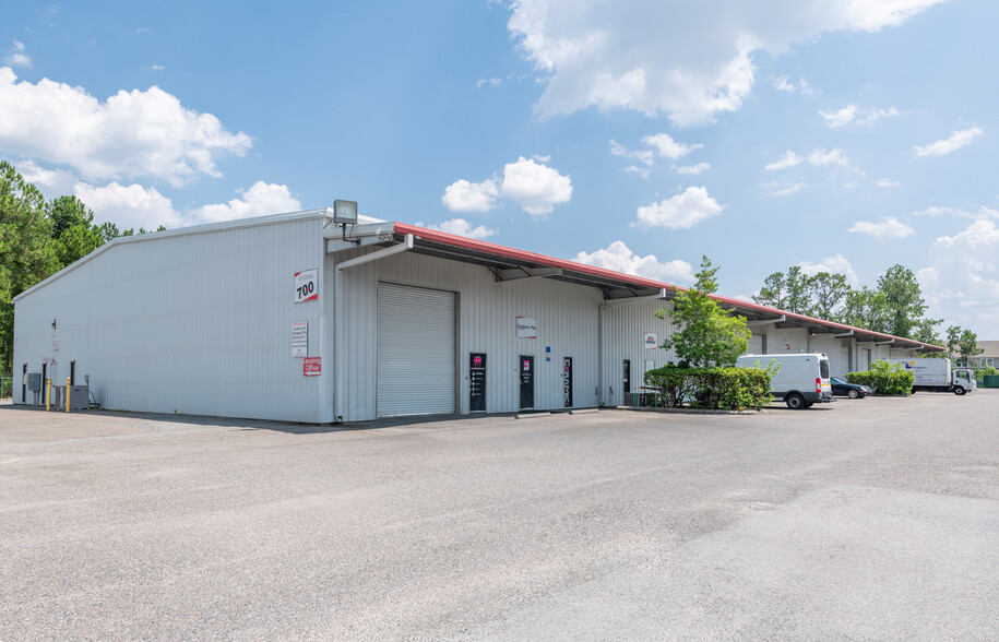 14476 Duval Pl W, Jacksonville, FL for lease - Building Photo - Image 1 of 7