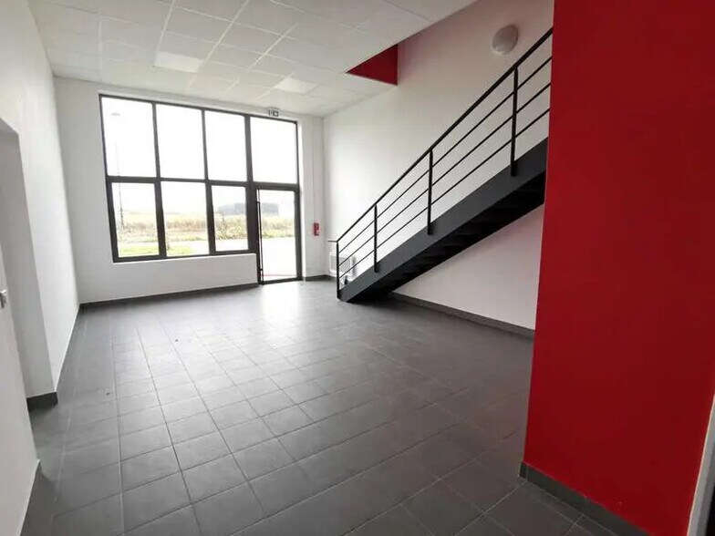 Flex in Moissy-Cramayel for sale - Building Photo - Image 3 of 5
