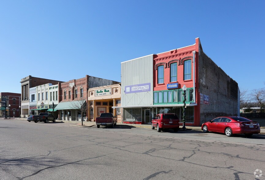 417 N Main St, Bonham, TX for sale - Primary Photo - Image 2 of 7