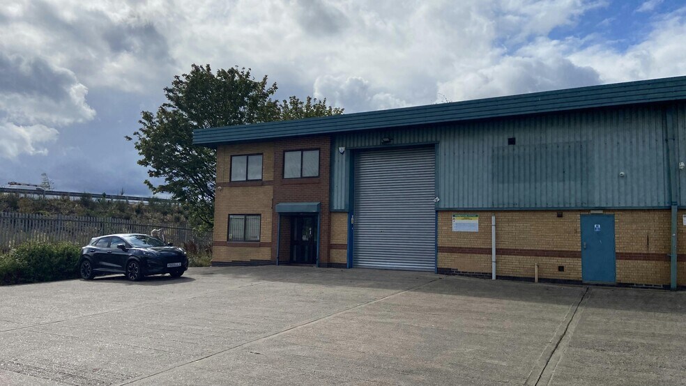 Buckingham Clos, Nuneaton for lease - Building Photo - Image 2 of 9