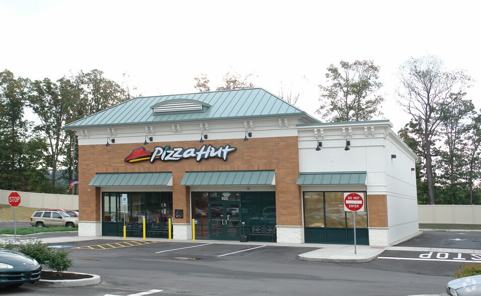 920 Adams Shoppes, Mars, PA for sale - Primary Photo - Image 1 of 1