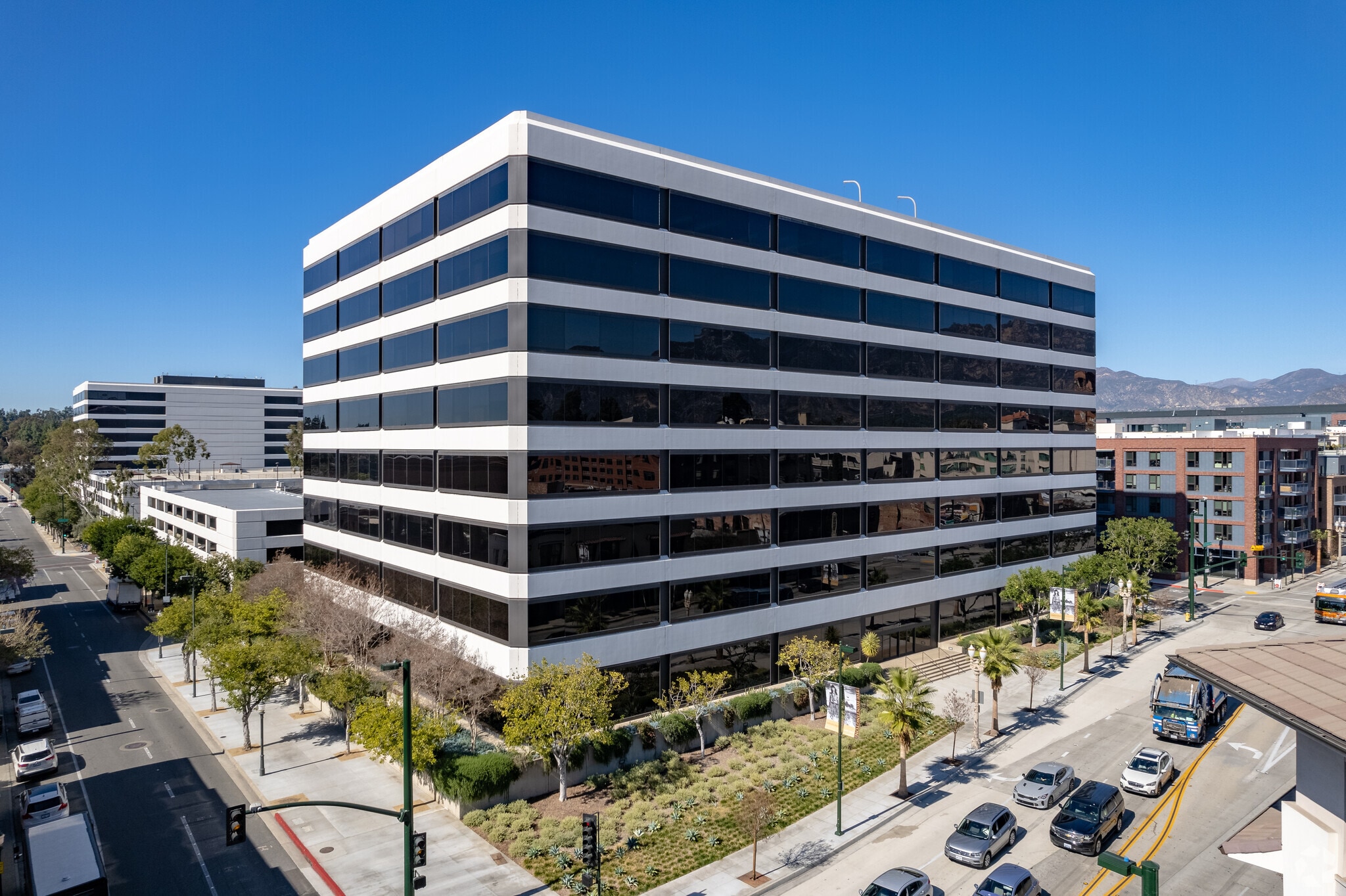 75 N Fair Oaks Ave, Pasadena, CA for lease Primary Photo- Image 1 of 6
