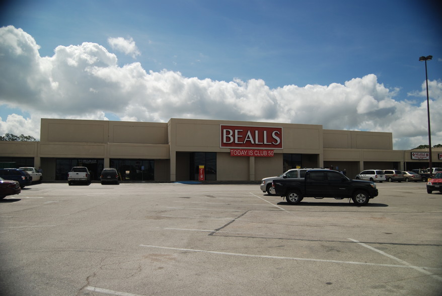 2428-2490 E Austin St, Giddings, TX for lease - Building Photo - Image 1 of 4