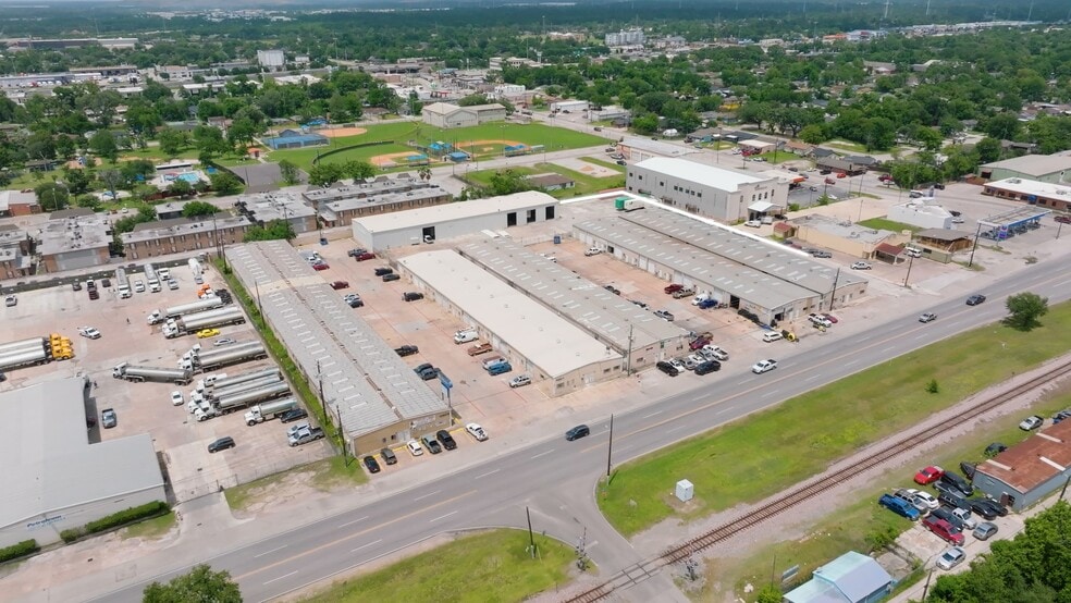 10205 Market St, Jacinto City, TX for lease - Commercial Listing Video - Image 2 of 9