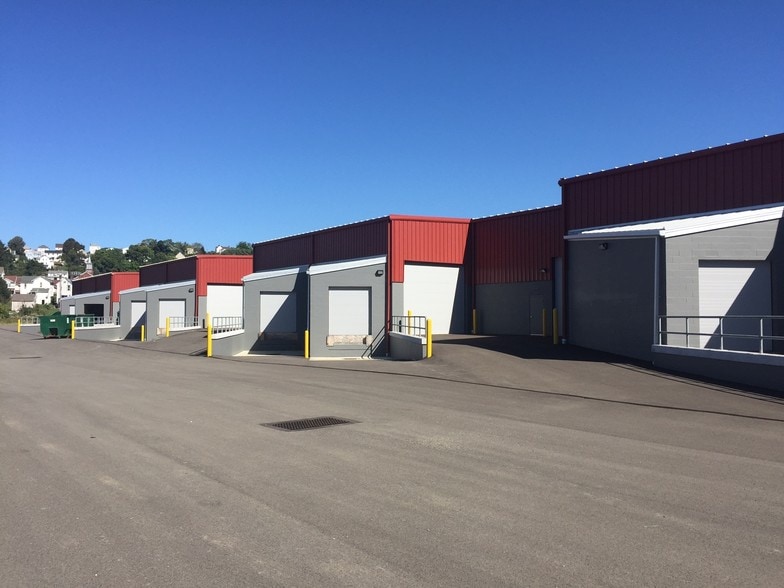 102 Four Coins Drive Ext, Canonsburg, PA for lease - Building Photo - Image 2 of 12