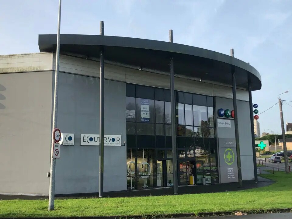 Office in Lesneven for lease Building Photo- Image 1 of 4