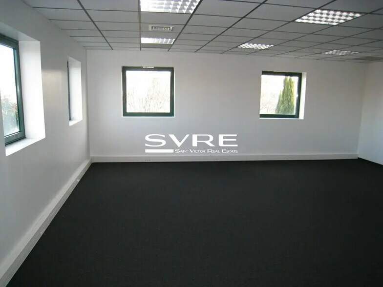 Office in Les Pennes-Mirabeau for lease - Interior Photo - Image 2 of 7