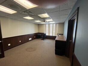 1608 Firestone Ln, Valparaiso, IN for lease Interior Photo- Image 1 of 4