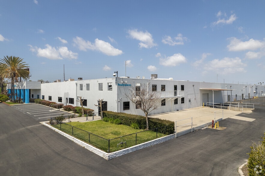 3731 Warner Ave, Santa Ana, CA for lease - Building Photo - Image 2 of 44