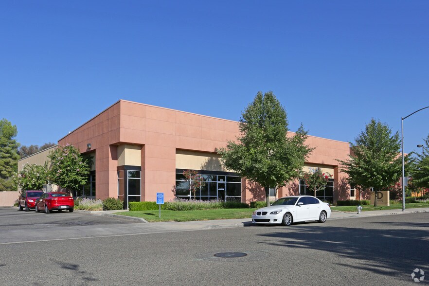 7447 N Palm Bluffs Ave, Fresno, CA for sale - Primary Photo - Image 1 of 1
