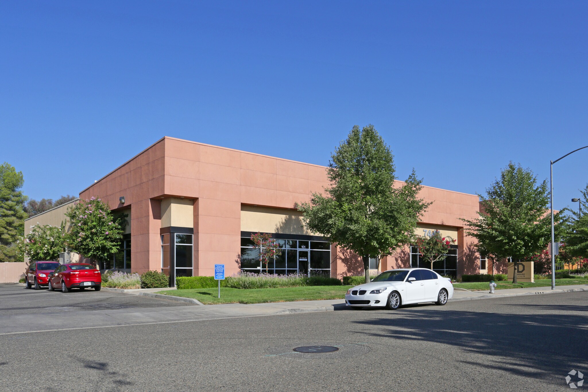 7447 N Palm Bluffs Ave, Fresno, CA for sale Primary Photo- Image 1 of 1