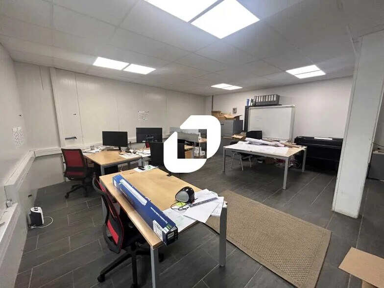 Office in Argenteuil for lease - Interior Photo - Image 3 of 22