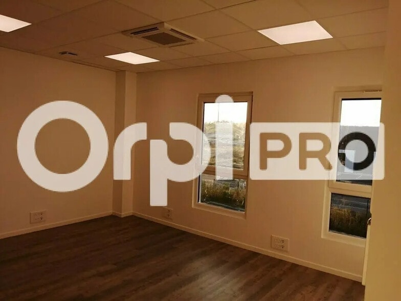 Office in Villefranche-sur-Saône for lease - Interior Photo - Image 3 of 9