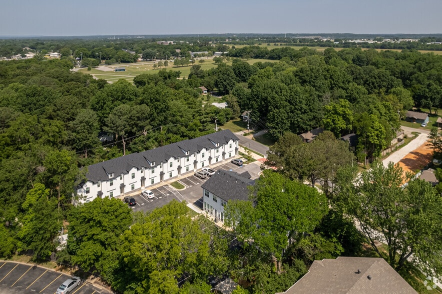1333 & 1339 W Mount Comfort Rd, Fayetteville, AR for sale - Aerial - Image 2 of 14