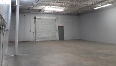 2601-2621 Aero Dr, Grand Prairie, TX for lease Interior Photo- Image 2 of 5