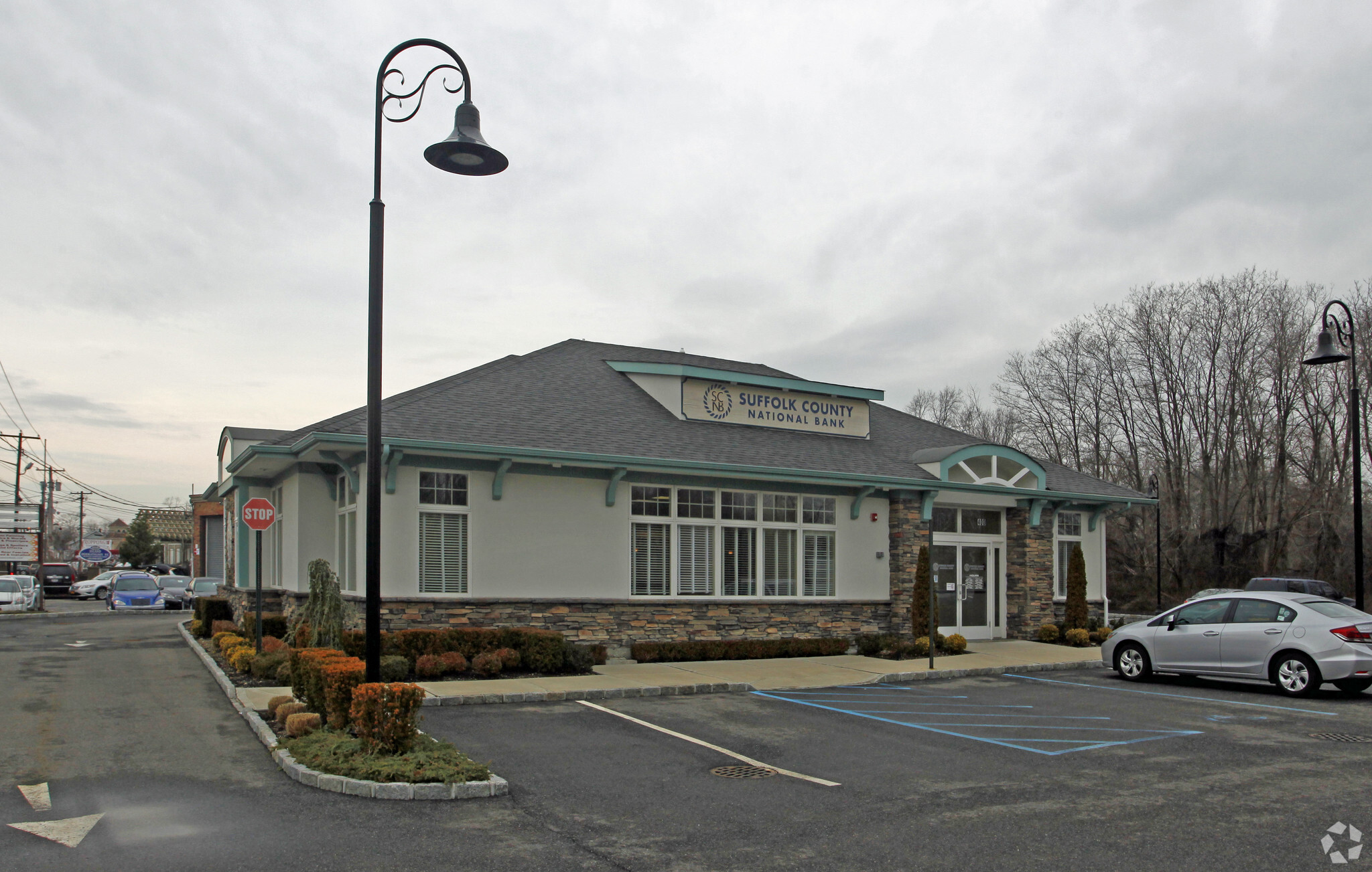 400 Merrick Rd, Amityville, NY for lease Building Photo- Image 1 of 4