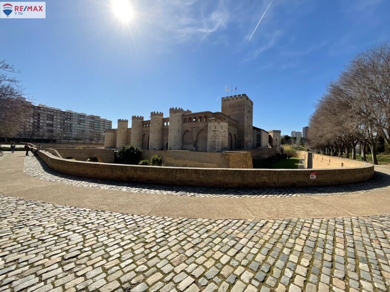 Retail in Zaragoza for sale - Building Photo - Image 1 of 20