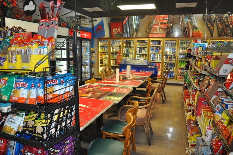 12515 Three Rivers Rd, Gulfport, MS 39503