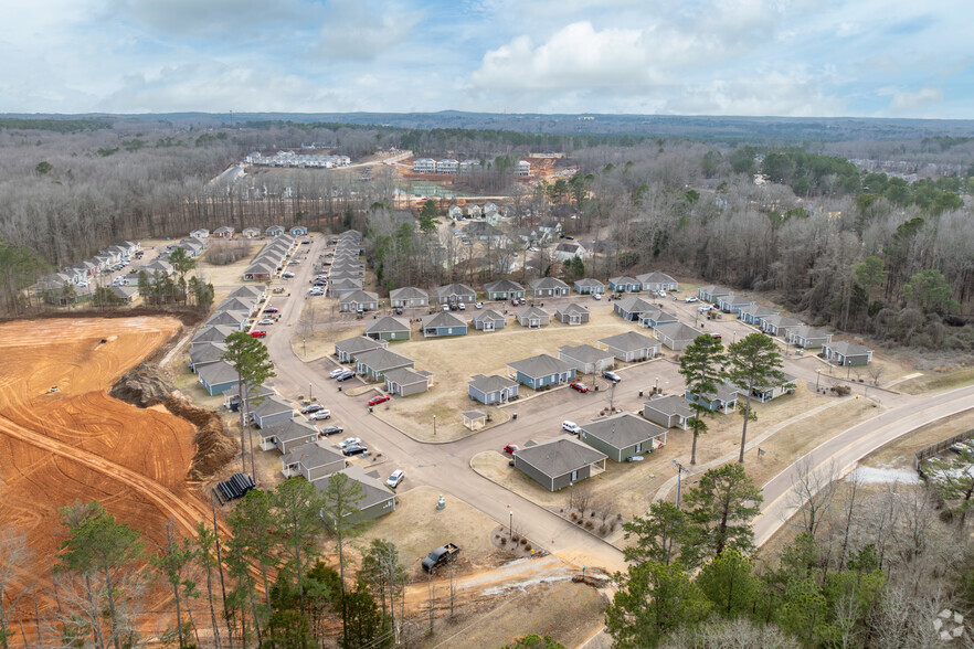 360-372 Acadia Loop, Oxford, MS for sale - Building Photo - Image 1 of 23