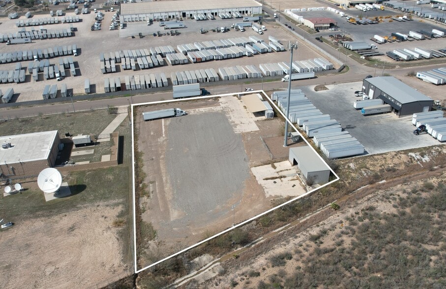 13701 Cabezut Dr, Laredo, TX for lease - Building Photo - Image 1 of 4