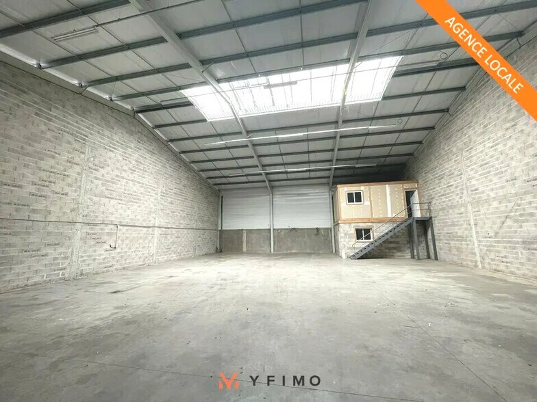 Flex in Gargenville for lease - Interior Photo - Image 2 of 5