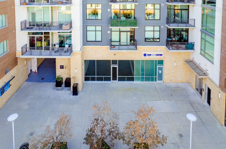 140 W Franklin St, Chapel Hill, NC for lease - Building Photo - Image 2 of 9