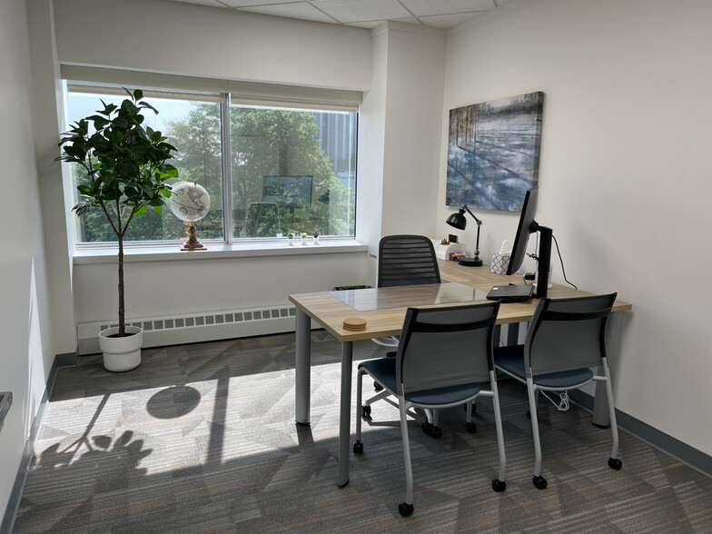 801 W Big Beaver Rd, Troy, MI for lease - Interior Photo - Image 1 of 25