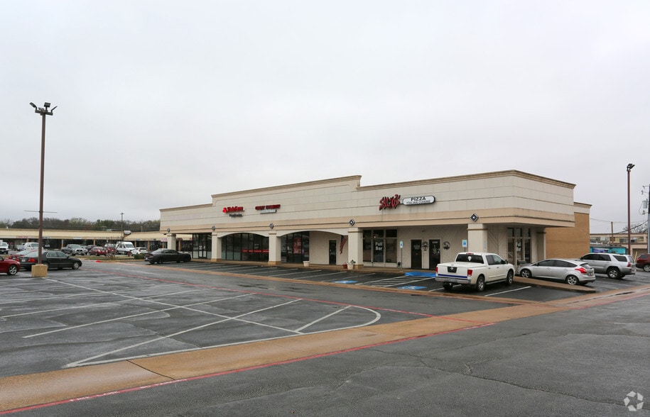 2221-2229 W Park Row Dr, Pantego, TX for lease - Primary Photo - Image 2 of 2