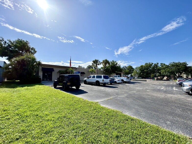 715 E 60th St Ct, Bradenton, FL for lease - Building Photo - Image 3 of 8