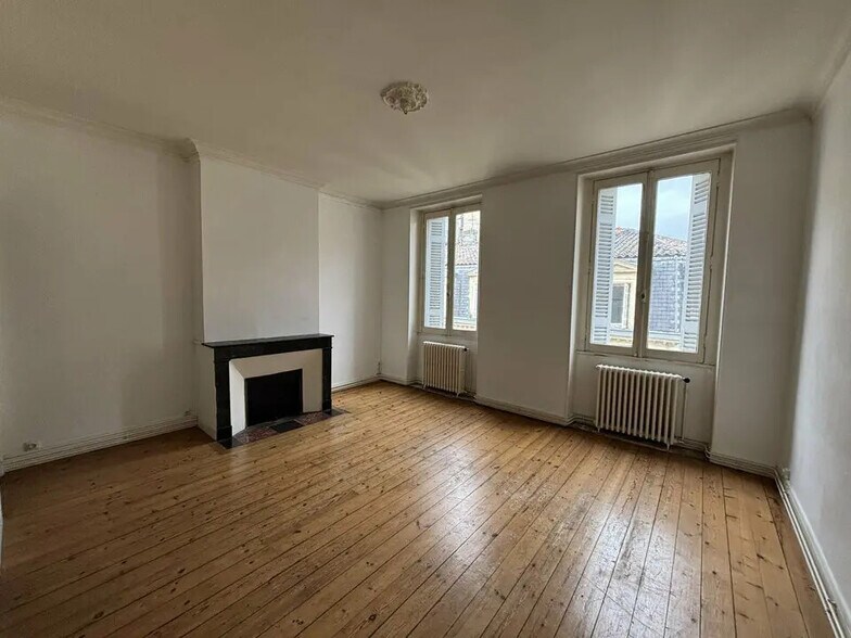 Office in Bordeaux for sale - Building Photo - Image 2 of 10