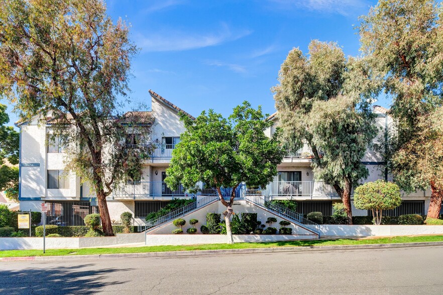 515 E Elmwood Ave, Burbank, CA for sale - Building Photo - Image 1 of 17