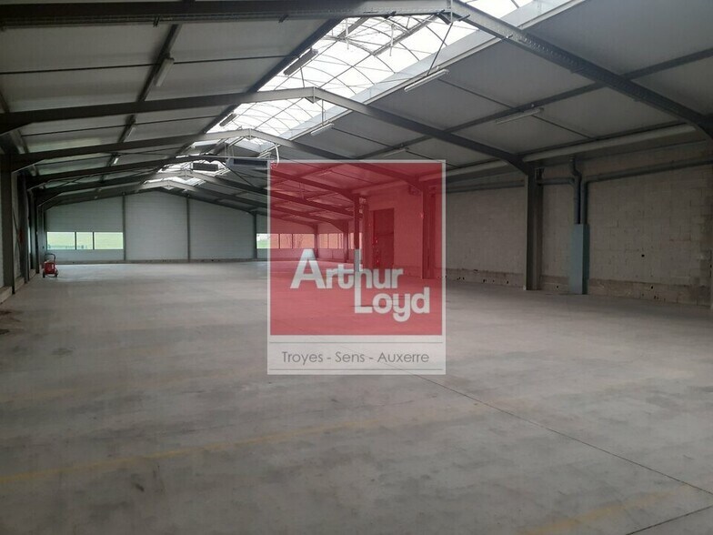 Industrial in Brévonnes for lease - Building Photo - Image 2 of 12