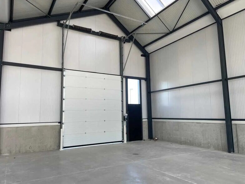 Flex in Toussieu for sale - Building Photo - Image 3 of 26