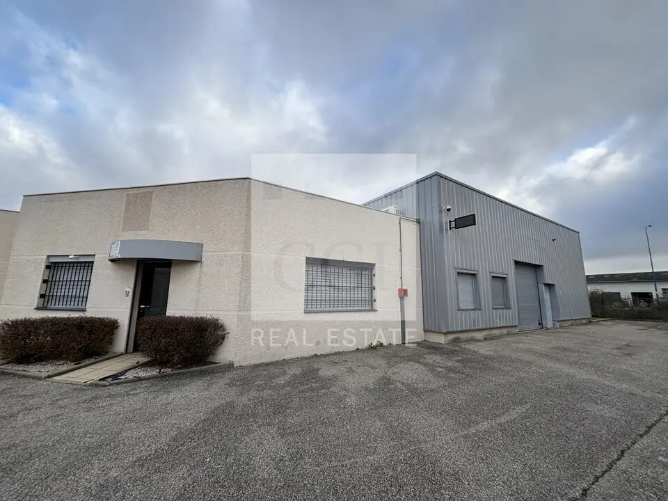 Office in Vaulx-en-Velin for lease Building Photo- Image 1 of 9