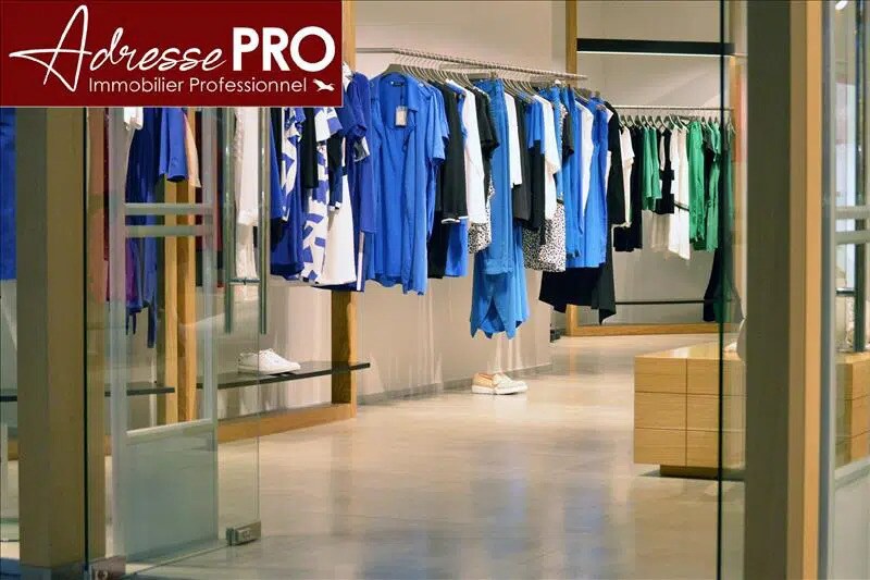 Retail in Biarritz for lease - Building Photo - Image 1 of 4