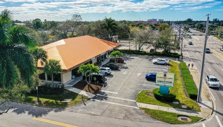 1115 Airport Pulling Rd, Naples, FL for lease - Building Photo - Image 3 of 9
