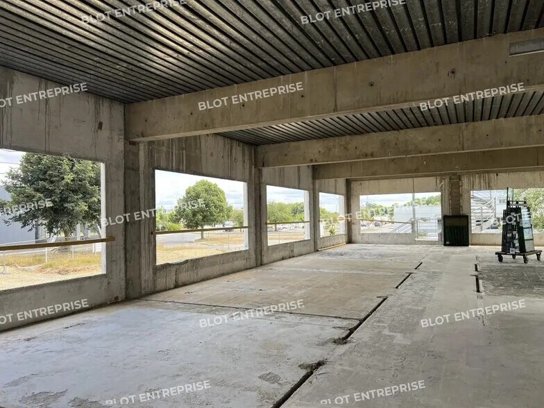 Office in Pacé for sale - Building Photo - Image 3 of 10