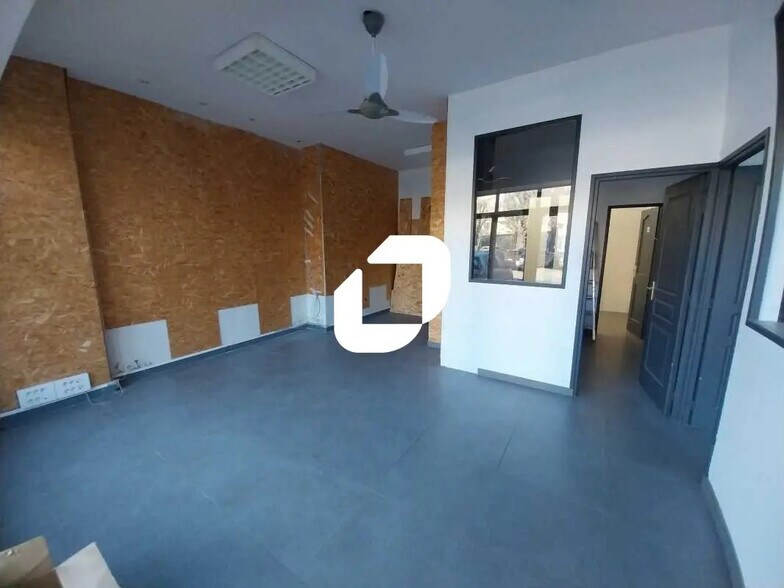 Office in Le Pecq for lease - Interior Photo - Image 2 of 6